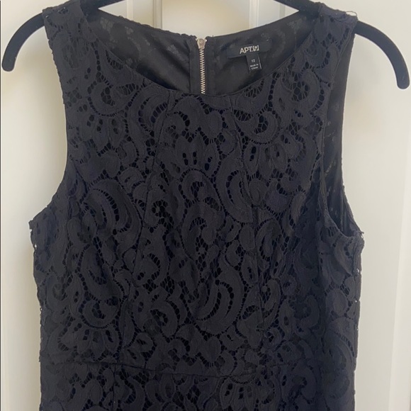 Sleeveless Black Dress - Picture 2 of 5